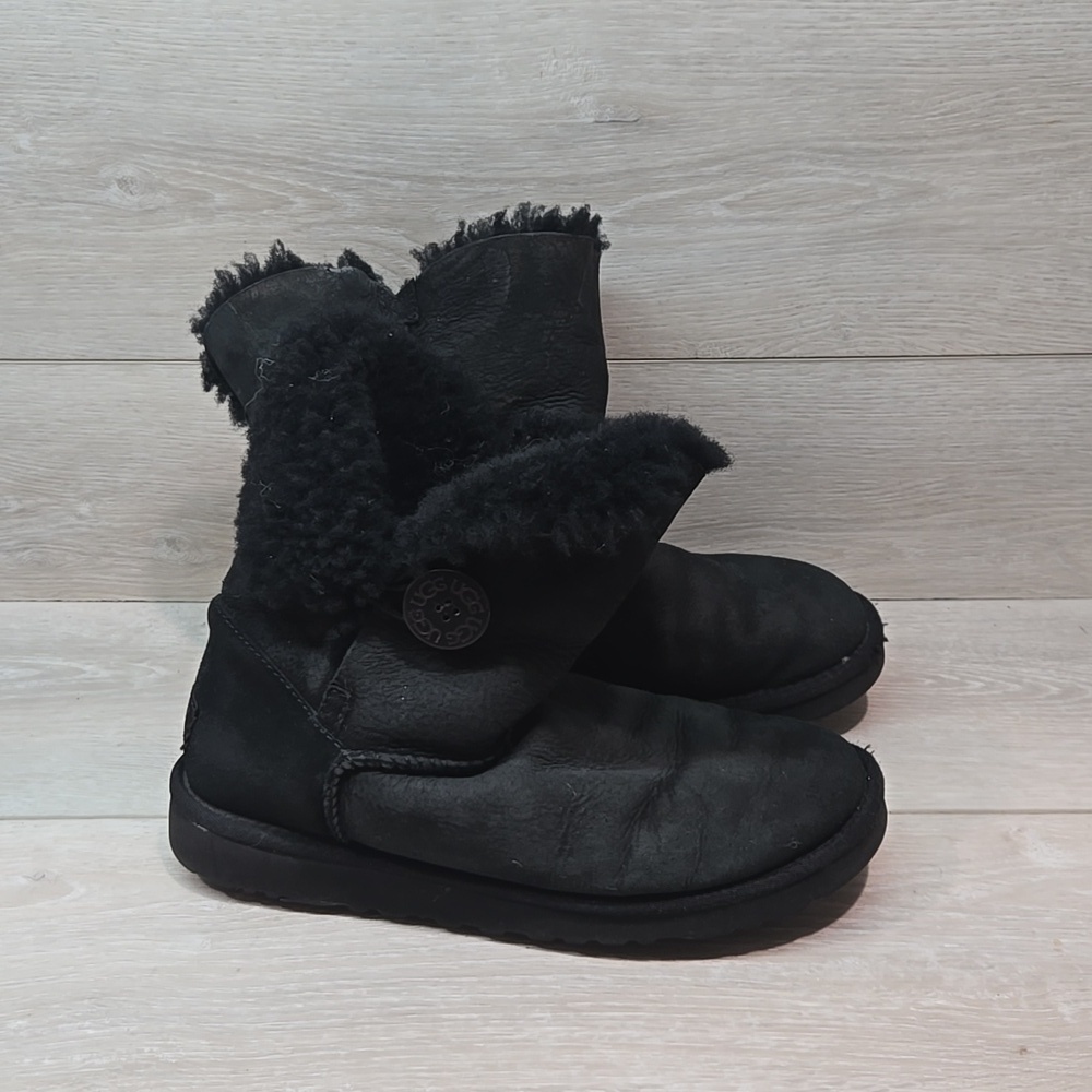 Ugg Australia Women 5803 Ankle Leather One button boots shoes sz 7